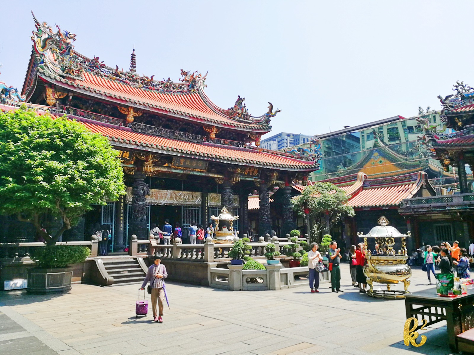 taiwan, travel, places to visit in taiwan, taiwan tourism, taiwan travel, longshan temple